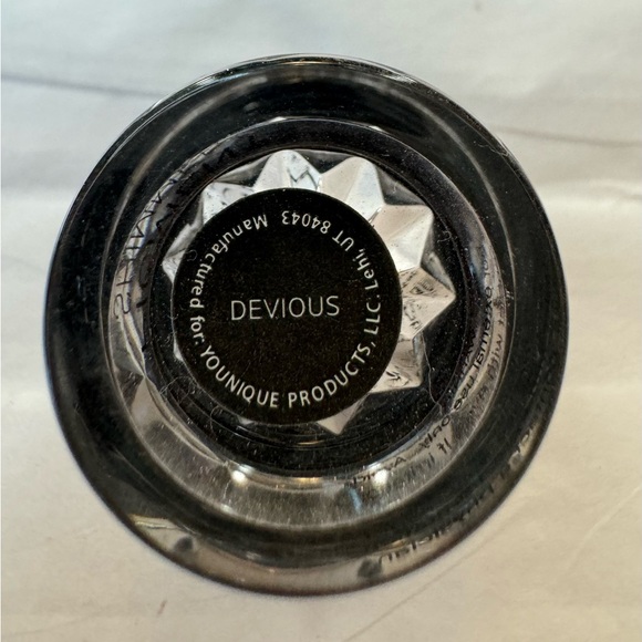 Younique Moodstruck Minerals Pigment Shimmer Eyeshadow - Devious - Picture 2 of 4